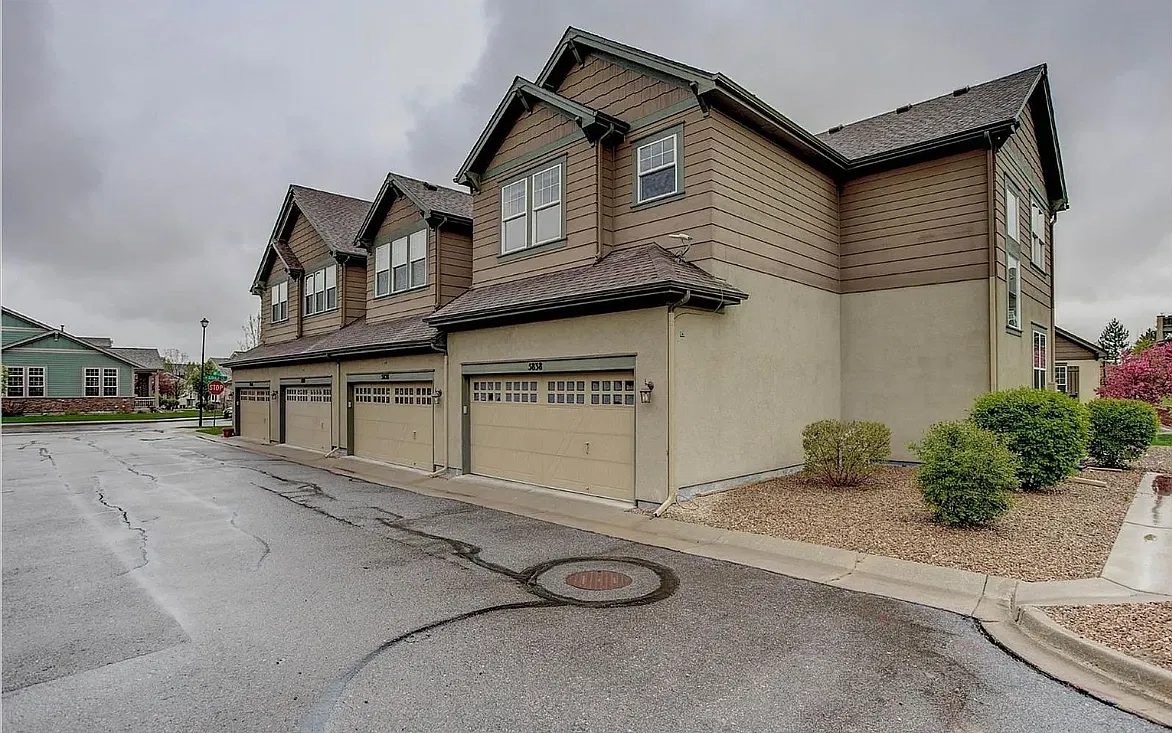 3 bed, 2.5 bath, 2755 sqft, $2,950 — Photo 3