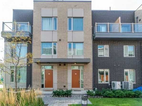22 Applewood Ln Unit 33, Toronto, ON M9C 0C1