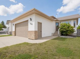 9230 S 129th Ave, Grande Prairie, AB T8X 1R5