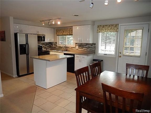 4th image of 4578 Welland Dr