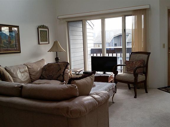 4th image of 403 W Lake St