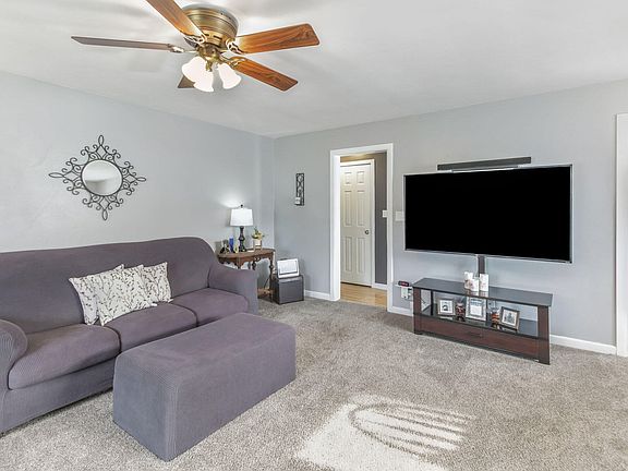 3rd image of 3926 Navaho St SW