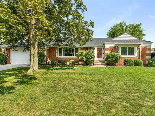 1432 Robinhood Ln, La Grange Park, IL 60526