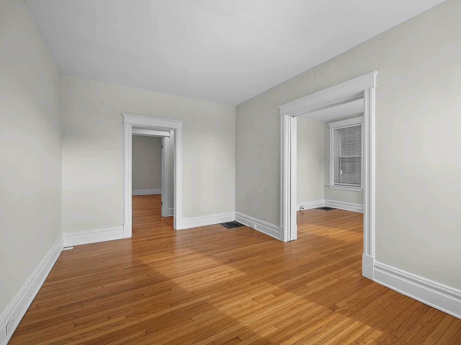 2 bed, 1000 sqft, $1,495 — Photo 3