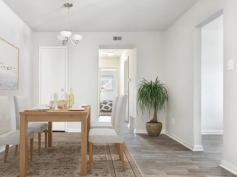 Carolanne Terrace Apartments — Photo 2