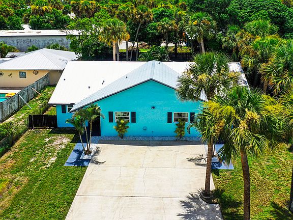 4th image of 2132 NE Pelican Terrace