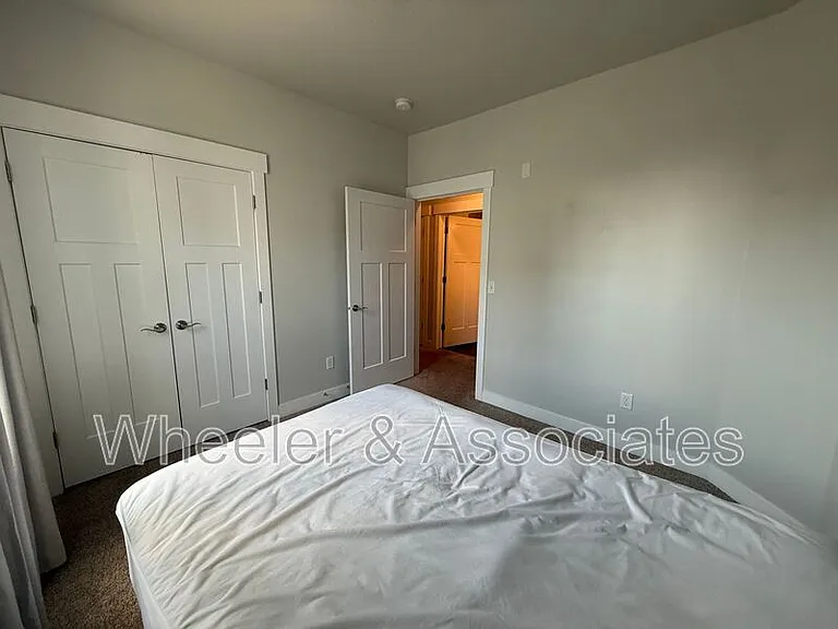 47 W Silver Springs Dr — Photo 6