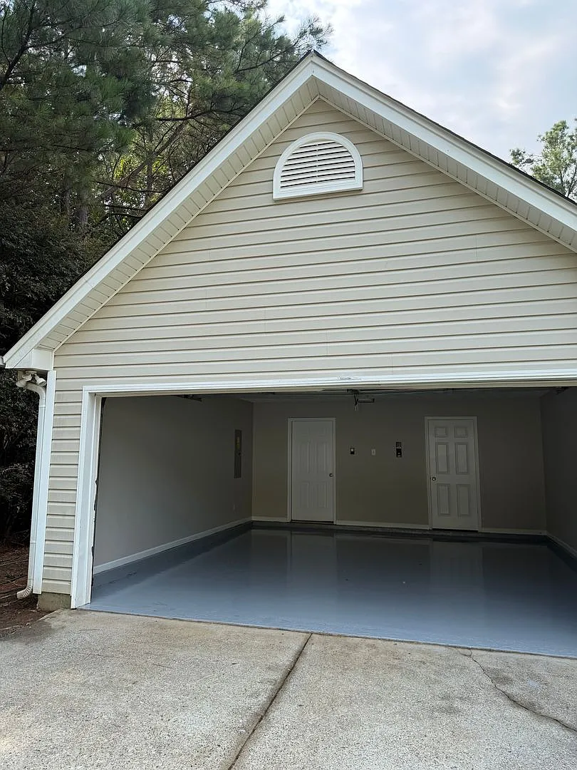 3 Bedroom 2 Bathroom Ranch Home — Photo 2