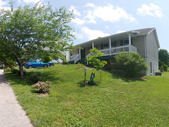 Front of house & front yard