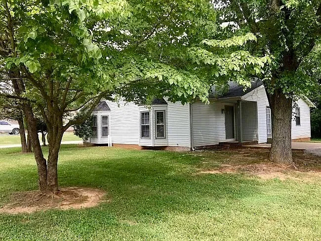 2 bed, 1.5 bath, 1025 sqft, $985 — Photo 4