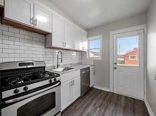 1071 Rochester Rd #16, Troy, MI 48083