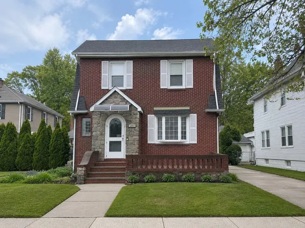 29 Holland Ave, Floral Park, NY 11001