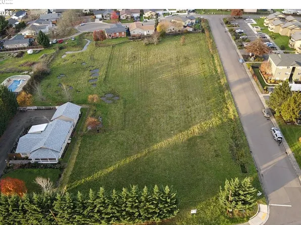 151 Pear Ln, Sutherlin, OR 97479