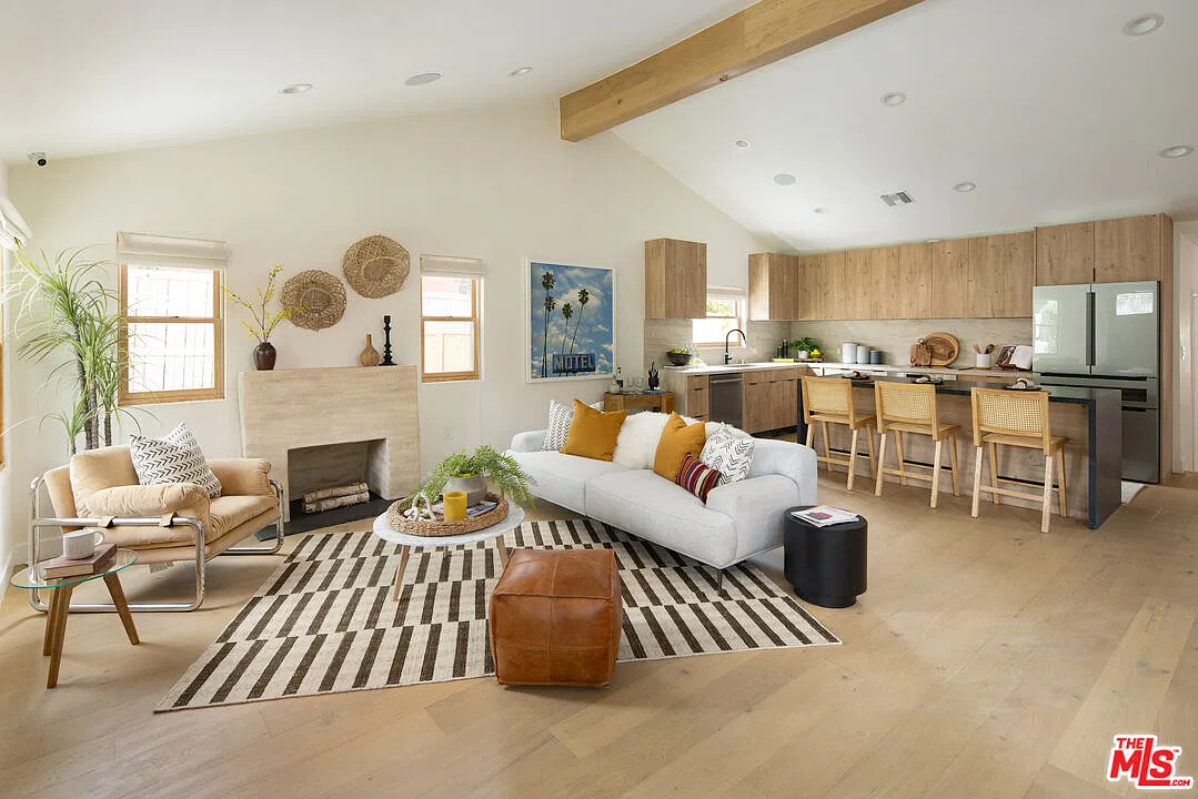 3 bed, 5.0 bath, 2200 sqft, $6,500 — Photo 1