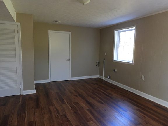 4th image of 1511 Lackey St
