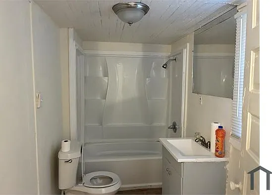 891 Maynard St — Photo 7