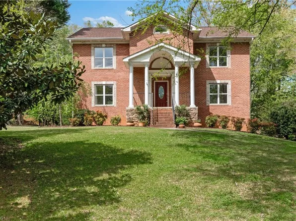 5532 Folkstone Rd, Pfafftown, NC 27040