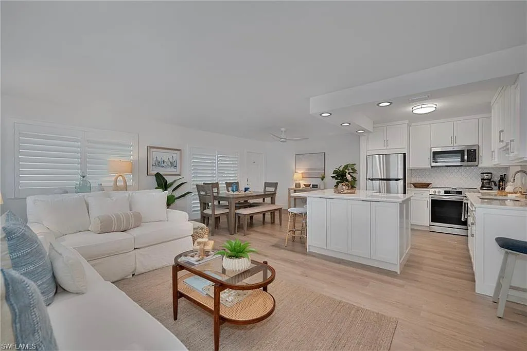 2 bed, 2.0 bath, 1060 sqft, $6,800 — Photo 3