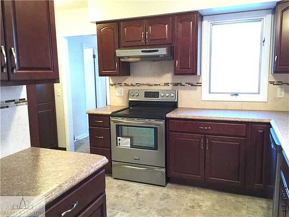 2nd image of 1533 Ann St