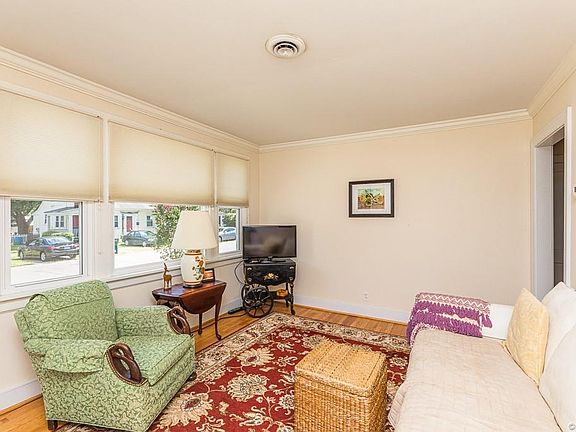 5th image of 2110-A Kenwood Ave