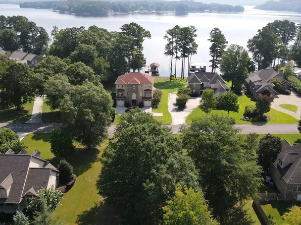 1 Peninsula Dr, Scottsboro, AL 35769