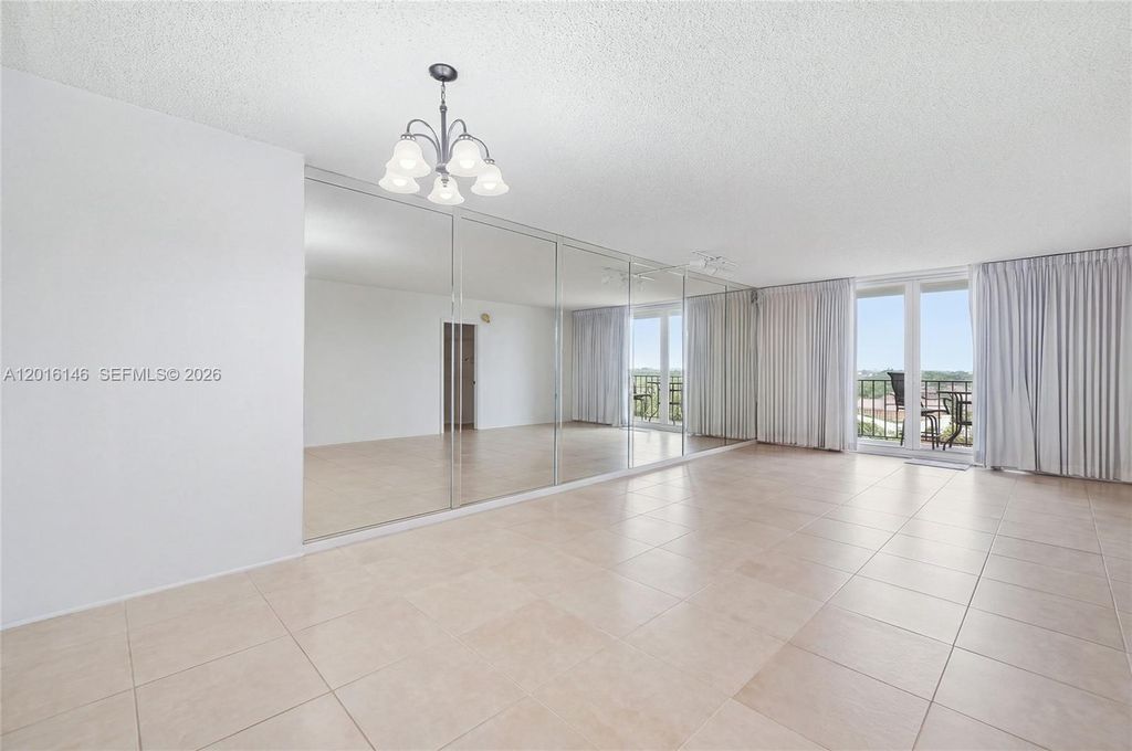 521 N Riverside Dr APT 606, photo 7
