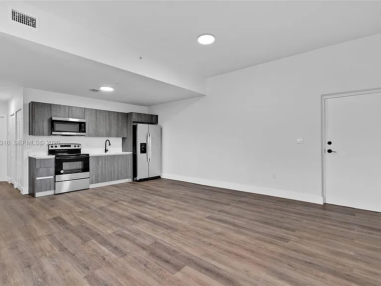 1021 NW 1st St #301 — Photo 12