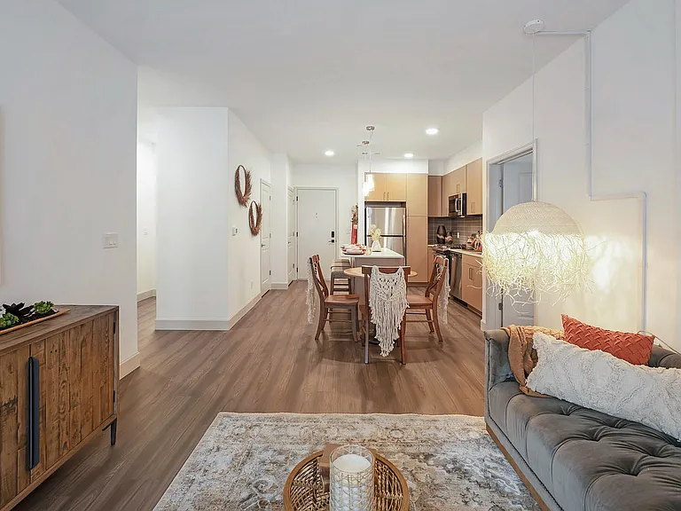 Model Living Room/Kitchen