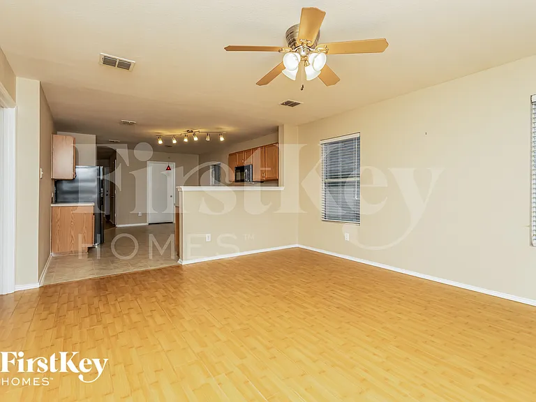 2015 Angel Way — Photo 6