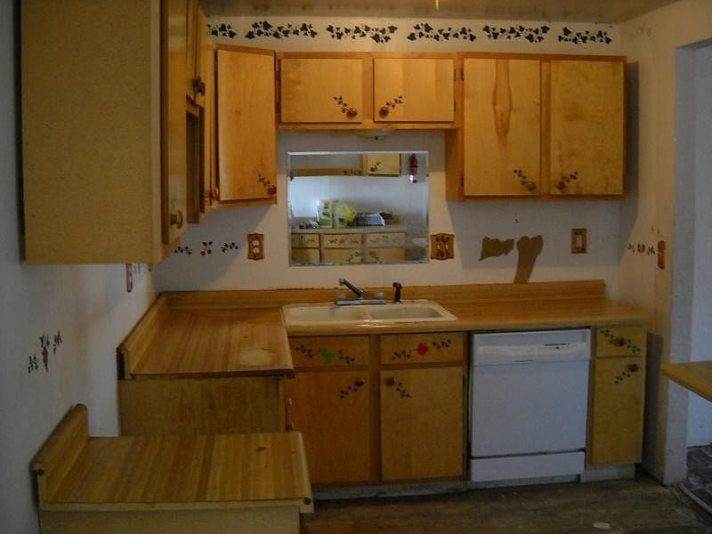 2nd image of 1601 N Williams St