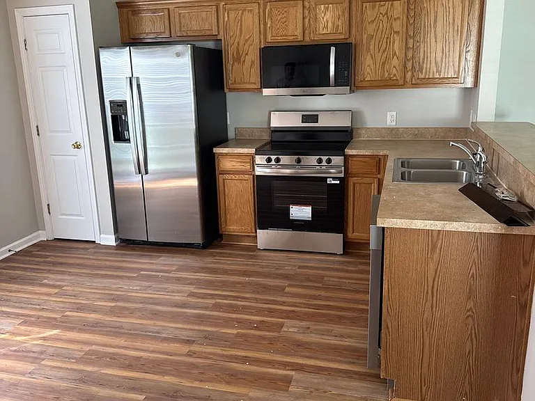 35 Ross Way — Photo 2