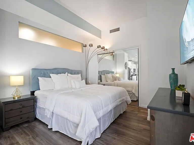 1100 Wilshire Blvd #2201 — Photo 17