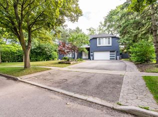 1590 Yew St, Mississauga, ON L5H 2B9