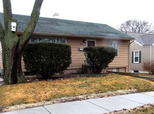 160 N Blaine Ave, Bradley, IL 60915