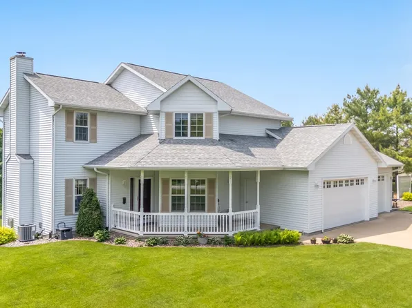 W8943 Liberty Hill Ct, New London, WI 54961