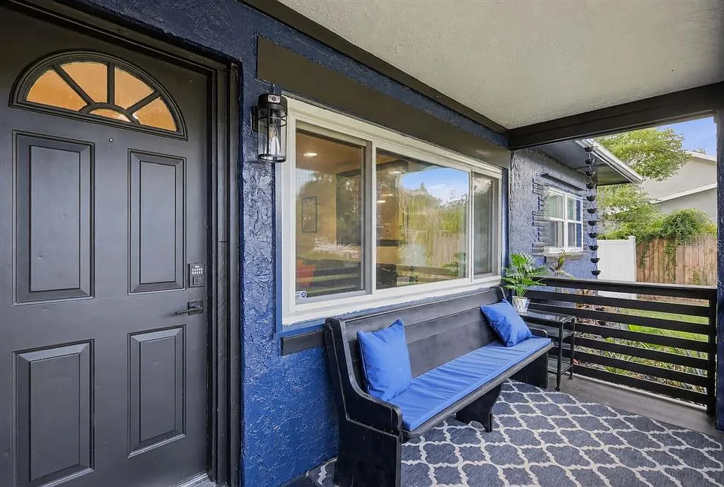3 bed, 2.0 bath, 1428 sqft, $4,820 — Photo 2