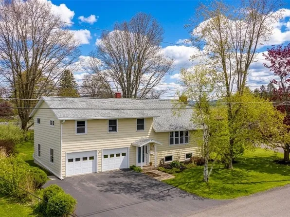2 Hillview Dr, Norwich, NY 13815