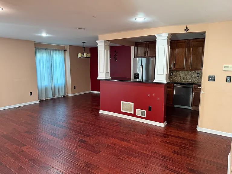 215 Michaels Ct #215 — Photo 2