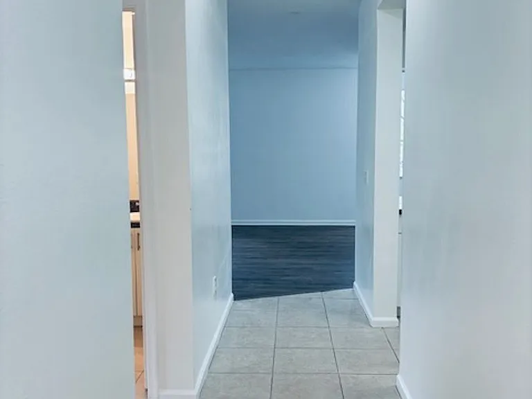 The Mirage Apartments — Photo 30