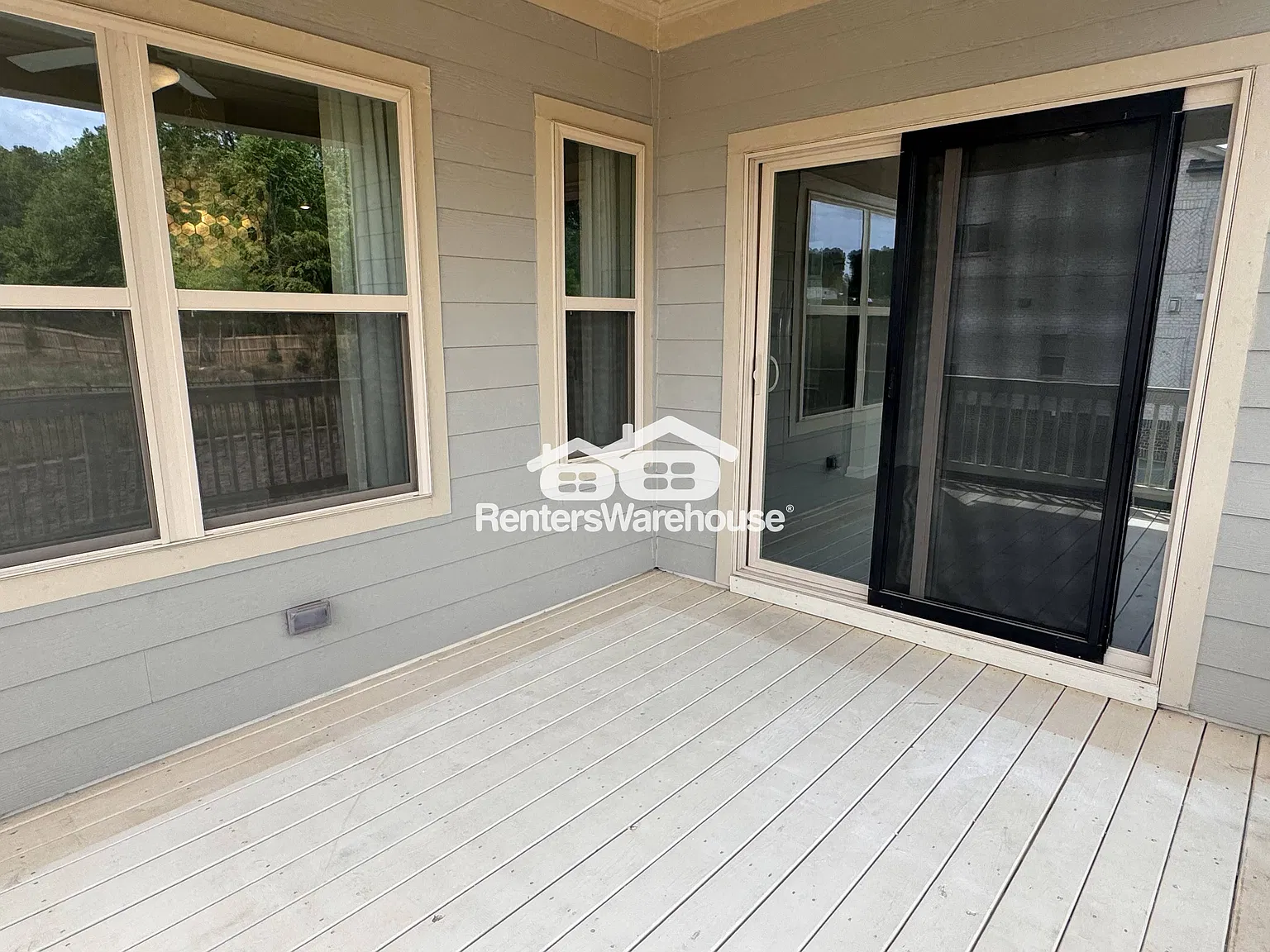 Beautiful Tri-Level Townhome Minutes from Downtown Woodstock — Photo 3