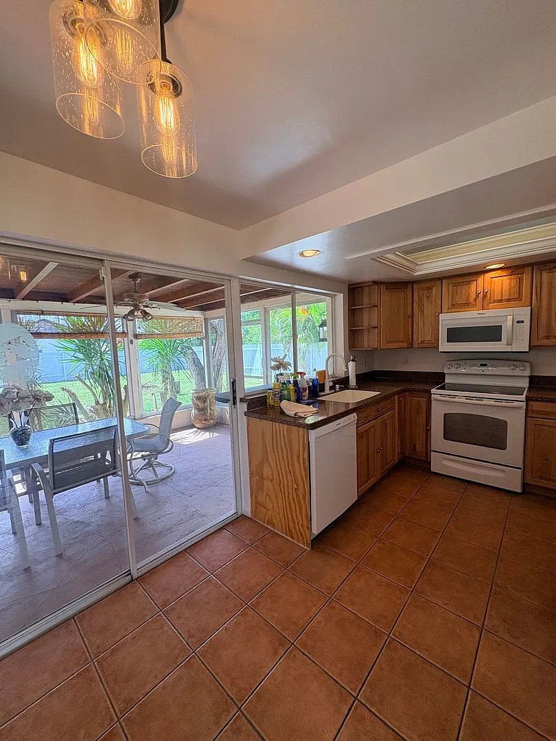2 bedroom home for rent! — Photo 3