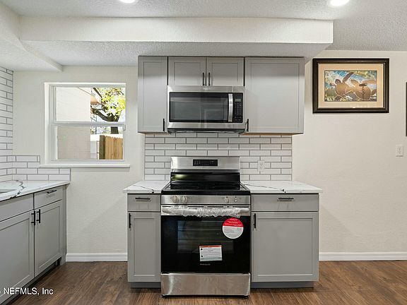 4th image of 1406 IONIA Street