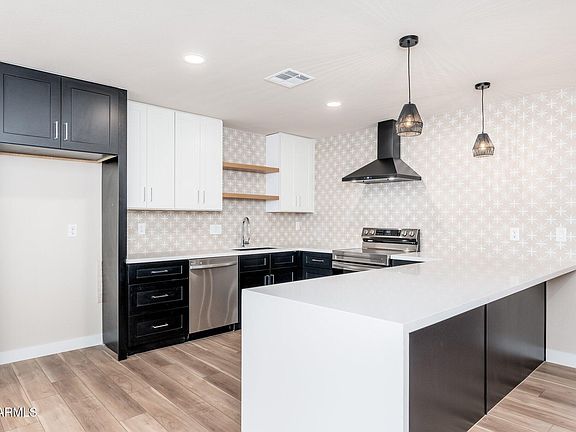 4th image of 630 E LAGUNA Drive