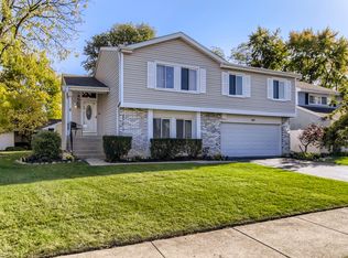 103 Ironwood Ct, Rolling Meadows, IL 60008