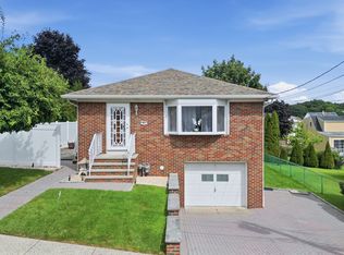 41 Elizabeth Ct, Secaucus, NJ 07094