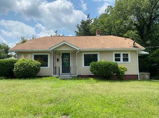 604 Rosenwald St, Burlington, NC 27217