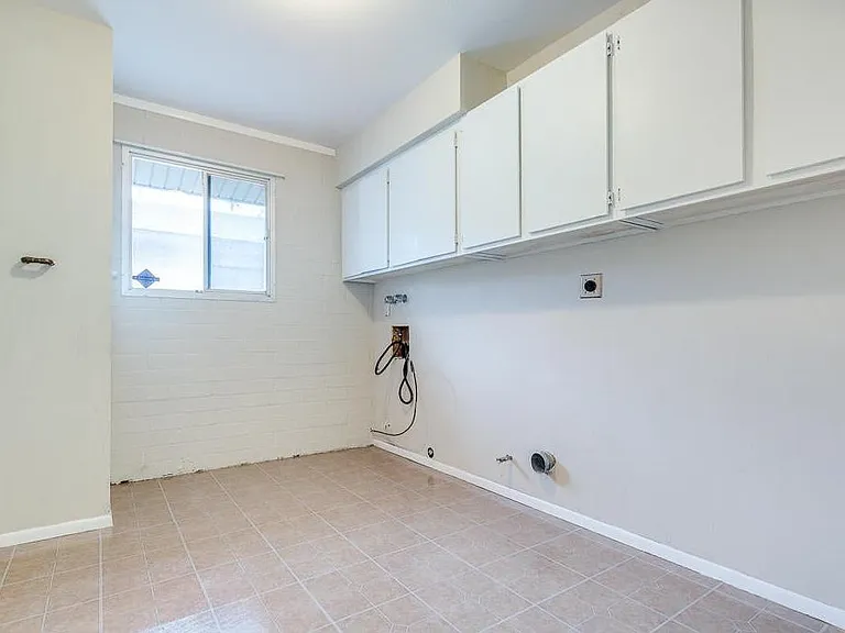 2439 E Del Rio Dr — Photo 17