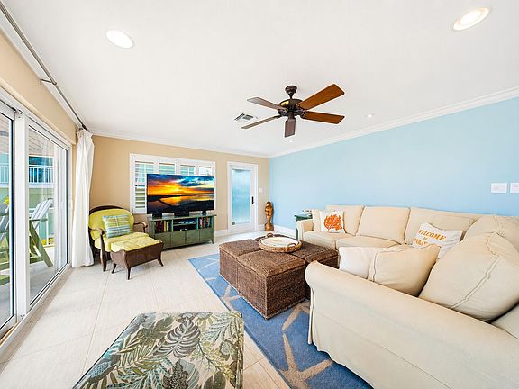 4th image of 425 Harbour Dr