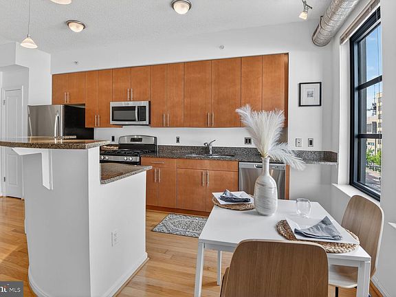 4th image of 1390 Kenyon St NW #418