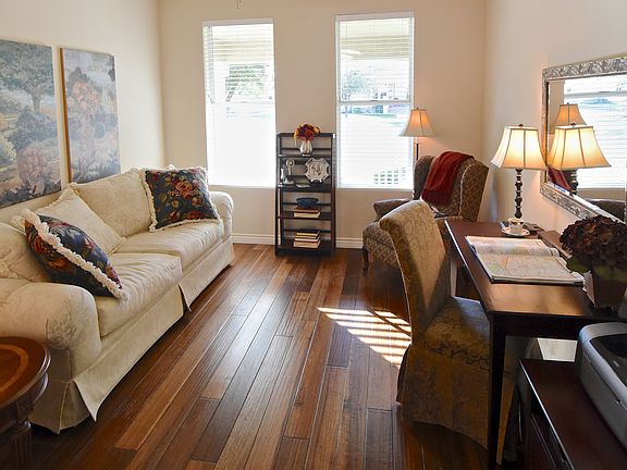 Office/den or bedroom